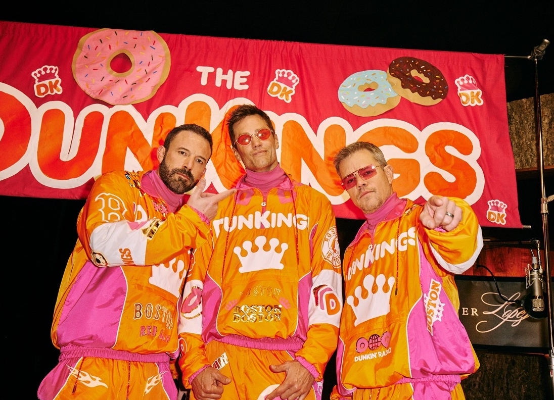 Сімейний підряд: Бен Аффлек та Джей Ло знялися в рекламі пончиків