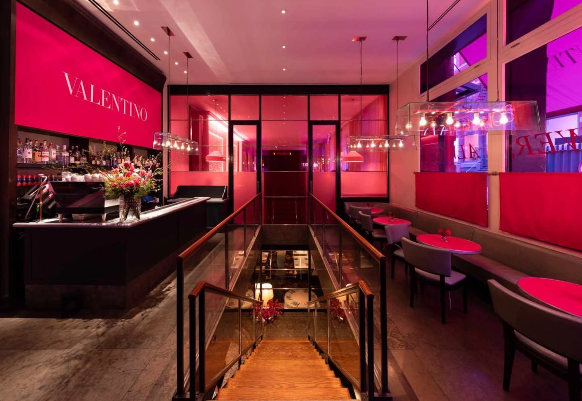 Бренд Valentino відкрив у Нью-Йорку кафе для закоханих