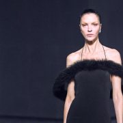 Мікс суворої класики та вільного стрітвіру в колекції Givenchy