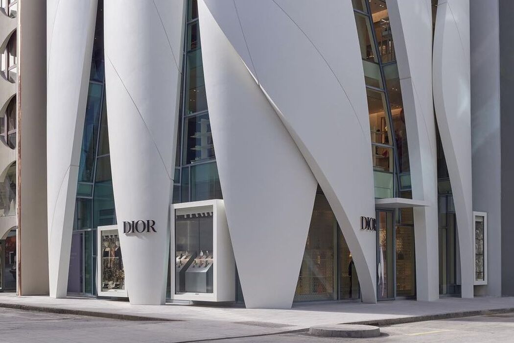 Рассматриваем замысловатый дизайн нового бутика Dior в Женеве