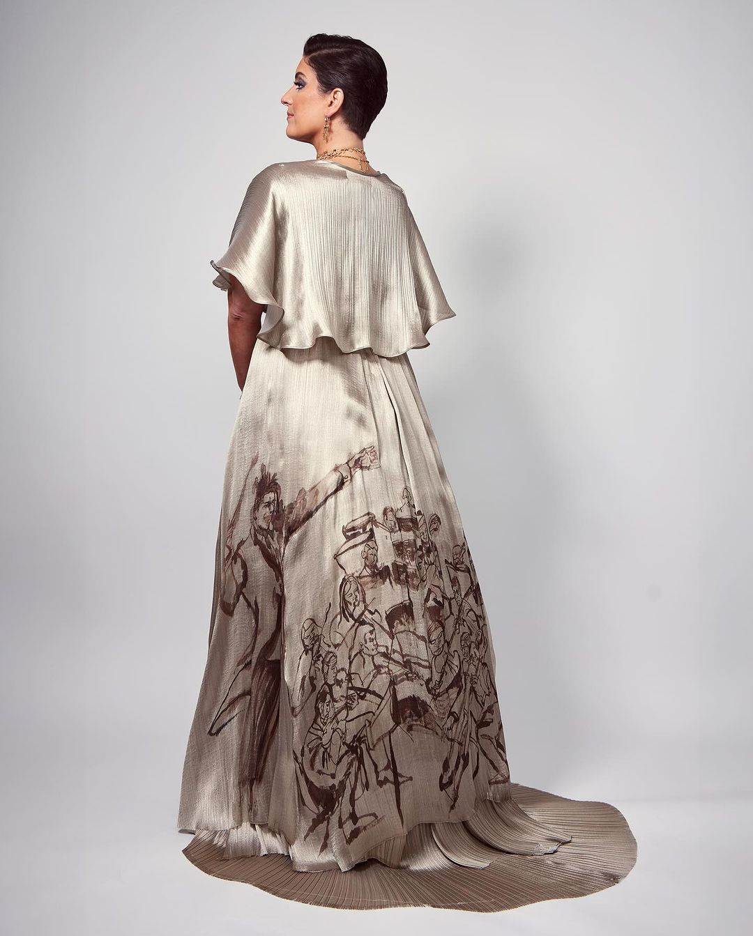 Анджеліна Джолі створила авторську сукню для письменниці Сулейки Жауад