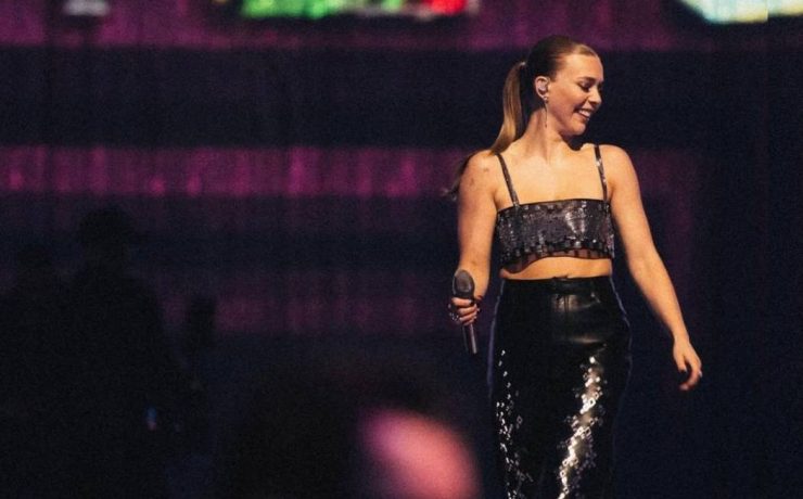 Беккі Гілл запалила на сцені Brit Awards у топі Nué