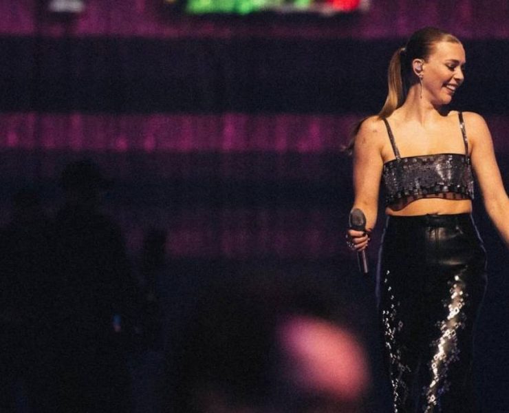 Беккі Гілл запалила на сцені Brit Awards у топі Nué