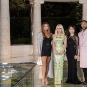 Как прошел показ осенней коллекции Versace в Лос-Анджелесе