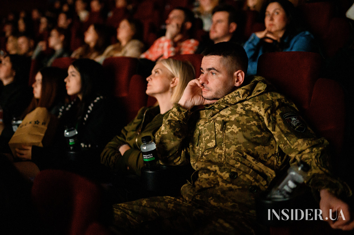 Зіркові гості допремʼєрного показу фільму «Лишайся онлайн»