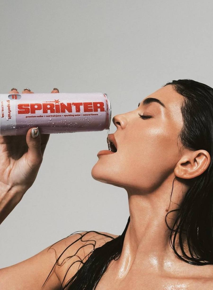 Sprinter: Кайли Дженнер презентовала собственный алкогольный бренд