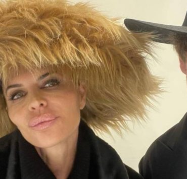 Носители: звезда сериалов Лиза Ринна примерила шляпы Baginskiy