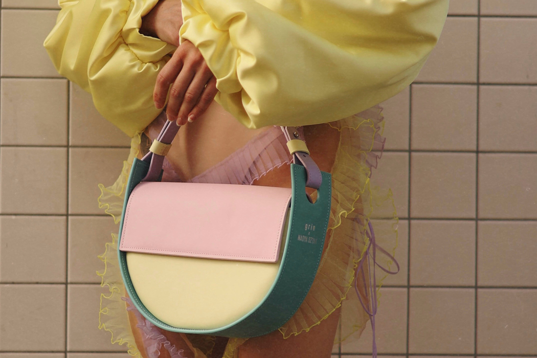 Дизайнерки Надя Дзяк и Алиса Гришаева вместе создали сумку Arc Nadi bag