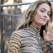 Нечего скрывать: Кайли Дженнер в нижнем белье на Неделе моды в Париже