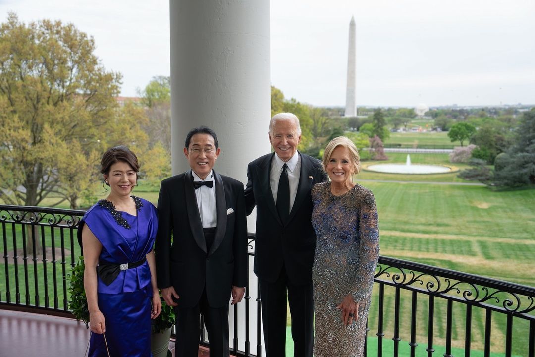 Яркий выход: Джефф Безос и Лорен Санчес на званом ужине в Белом доме