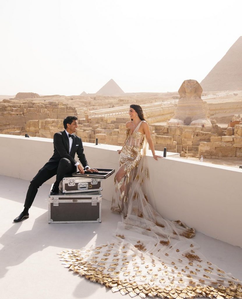 На фоне Сфинкса: американский миллиардер женился у подножия пирамид в Египте