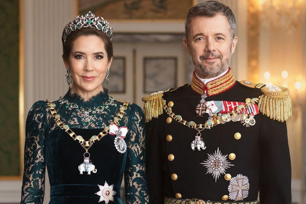 Король и королева Дании представили свой первый официальный портрет
