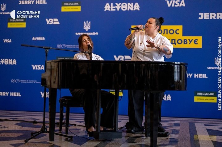 Поездом в Мальме: Alyona Аlyona и Jerry Heil отправились на «Евровидение»-2024