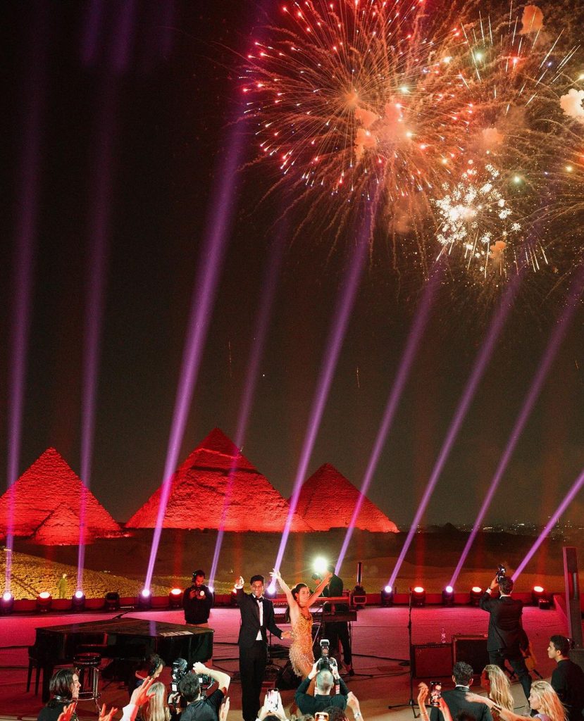 На тлі Сфінкса: американський мільярдер одружився біля підніжжя пірамід у Єгипті