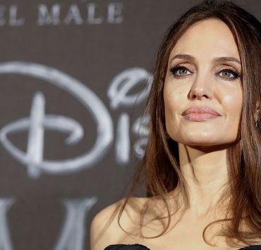 Анджелина Джоли стала советницей по экологичности бренда Another Tomorrow