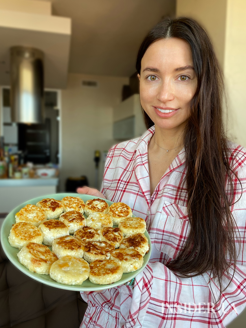 Зірковий сніданок за 15 хвилин: телеведуча Марина Арістова готує сирники з манго