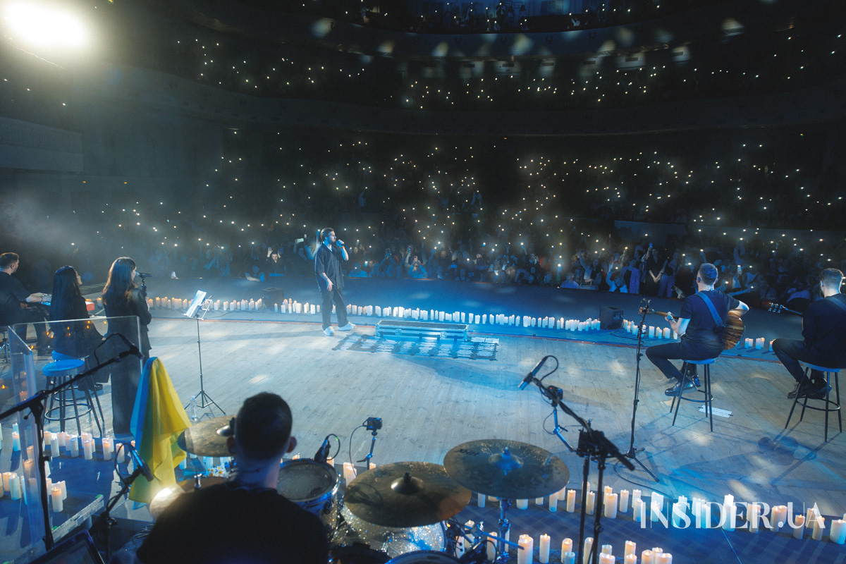 2 дня, 2 полных зала, 2 миллиона на ВСУ: БЕЗ ОБМЕЖЕНЬ дали два акустических концерта в Киеве
