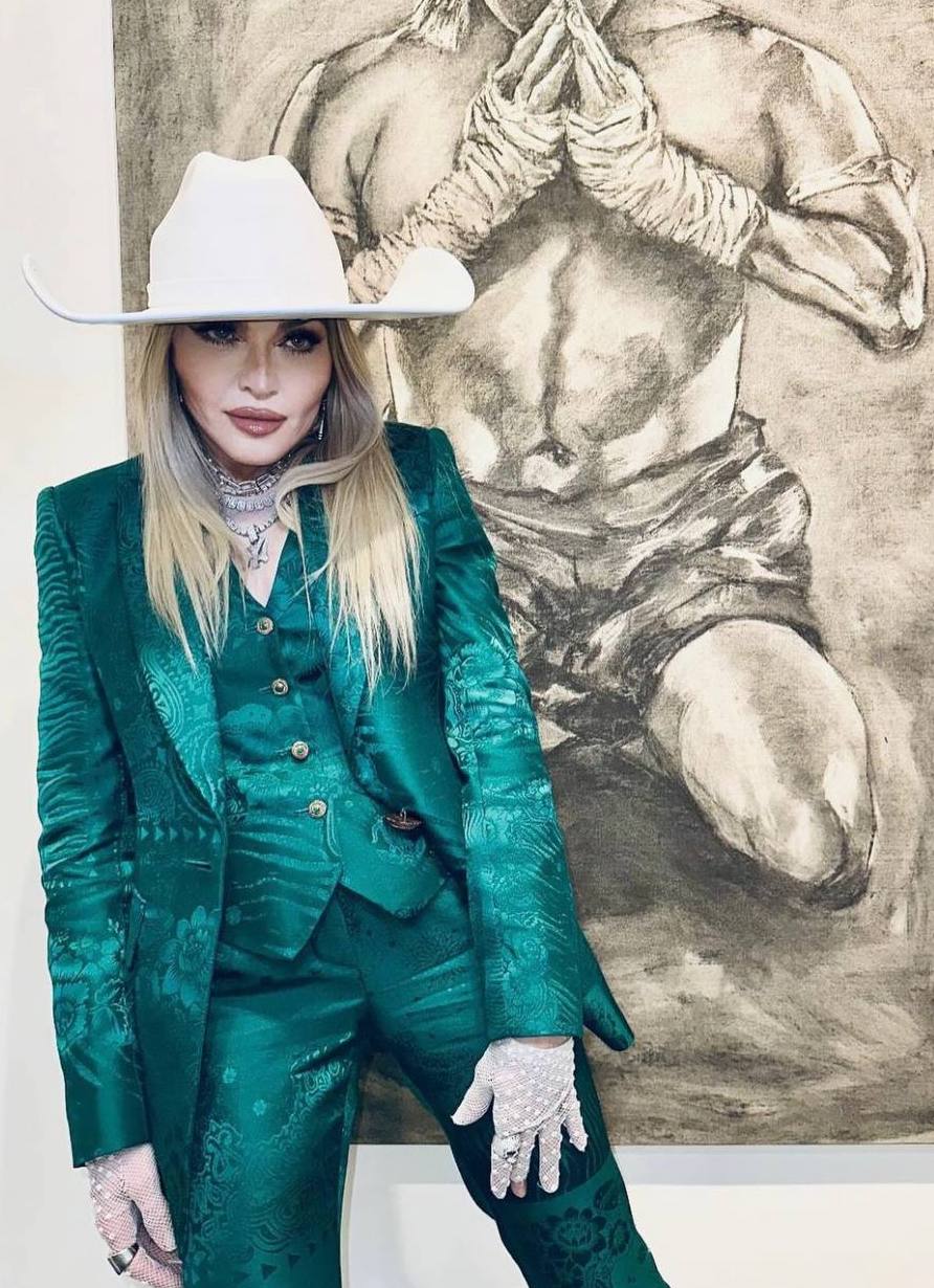 Мадонна відвідала художню виставку сина