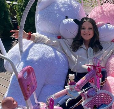 Первый в жизни велосипед: Наталья Могилевская поздравила младшую дочь с 4-летием