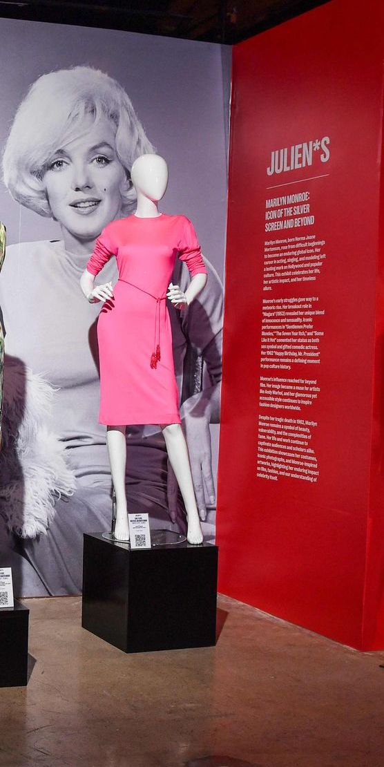 Сукню Мерилін Монро продали за $325 тисяч