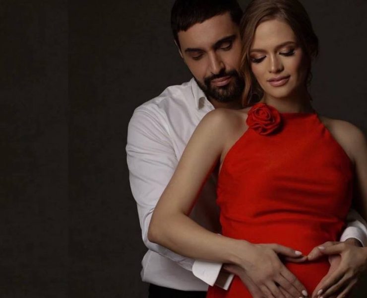Віталій Козловський показав «вагітну» фотосесію з дружиною