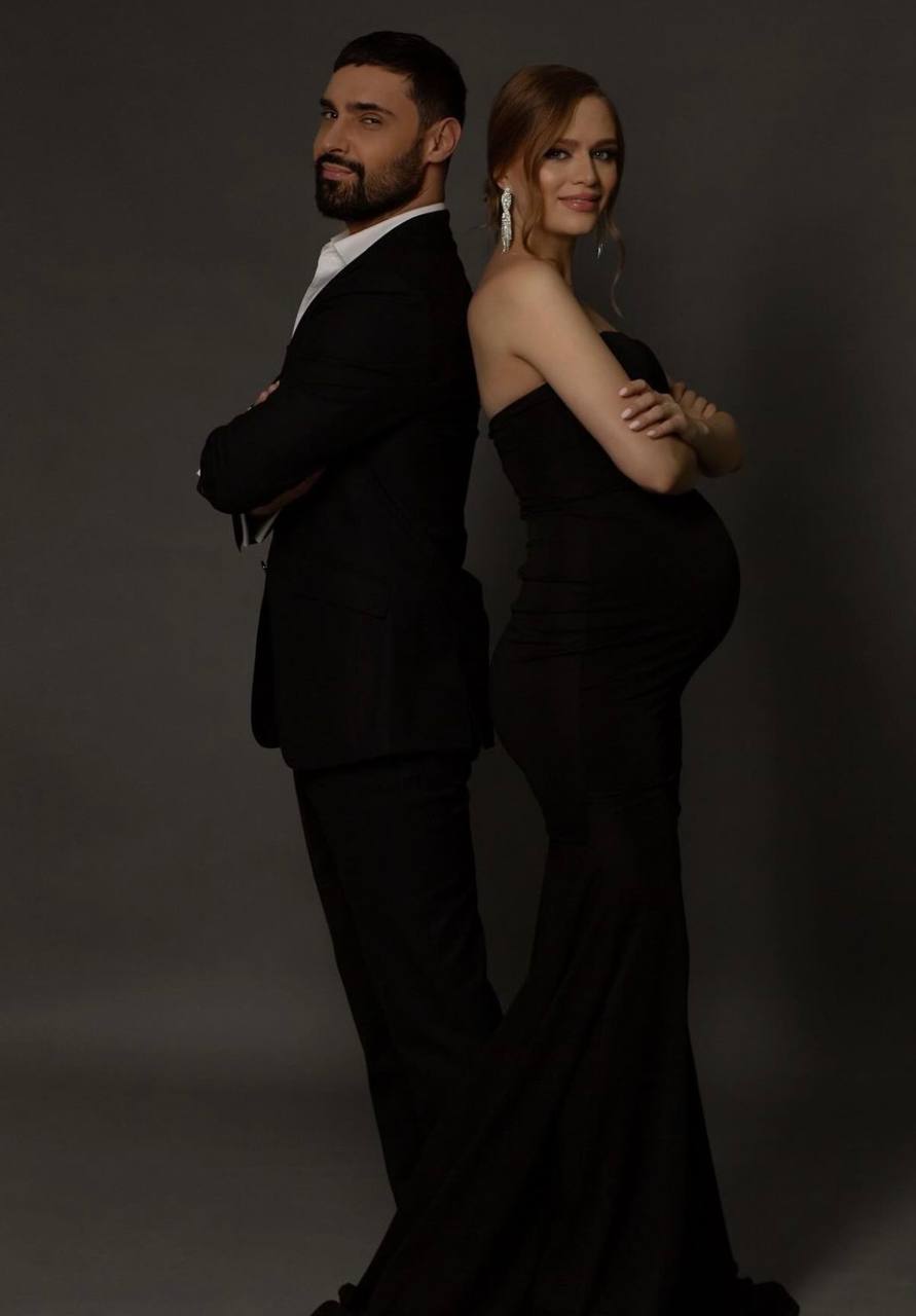 «Моя»: Віталій Козловський показав «вагітну» фотосесію з дружиною