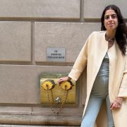 Носители: fashion-блогерка Бланка Миро в платье Bobkova на страницах AD España
