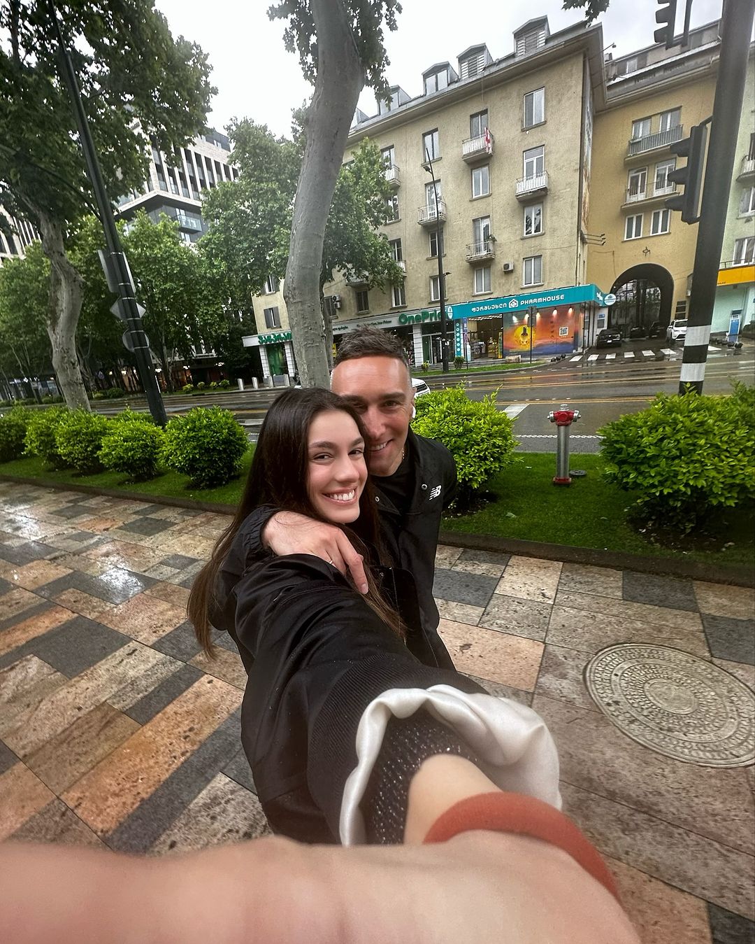 Счастливы вместе: Иракли Макацария и Лиза Чичуа прогулялись по центру Тбилиси