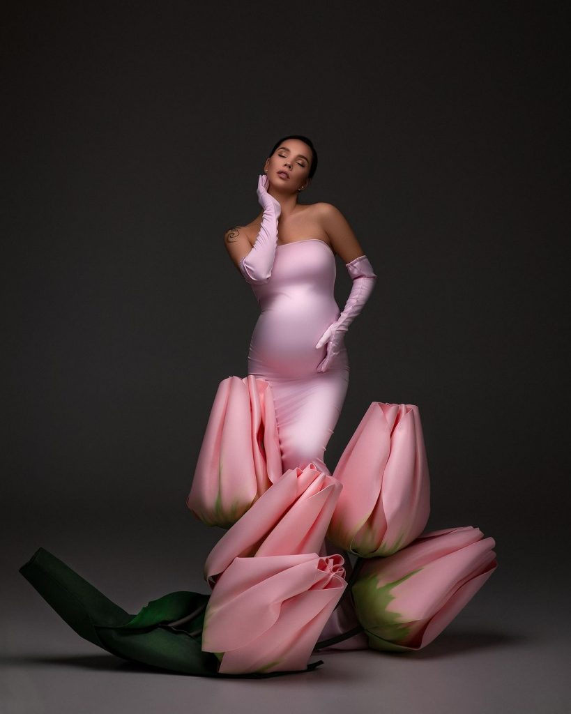 «В очікуванні своєї квіточки»: Наталія Татарінцева замилувала вагітною фотосесією