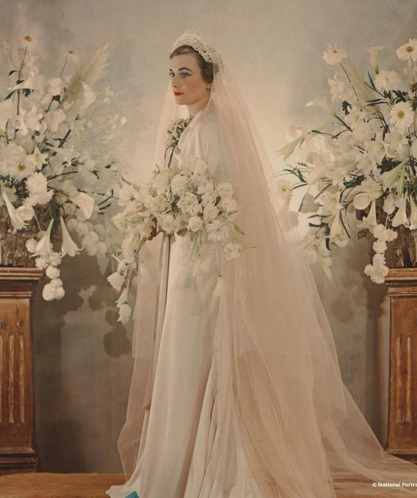 В сети появились ранее не опубликованные фото королевы Елизаветы II