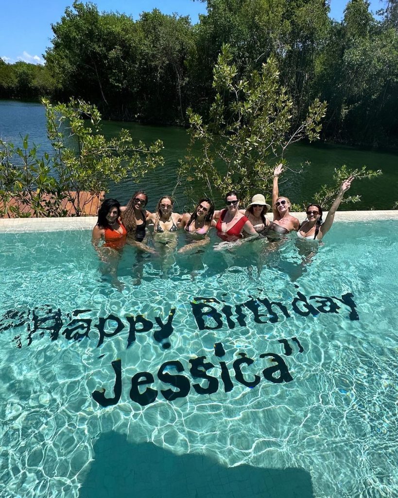 Джессика Альба показала, как ярко отпраздновала 43-летие