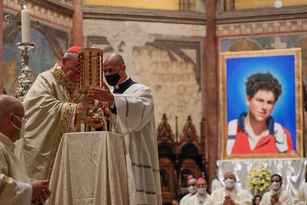 Папа Римский провозгласил святым 15-летнего итальянского блогера
