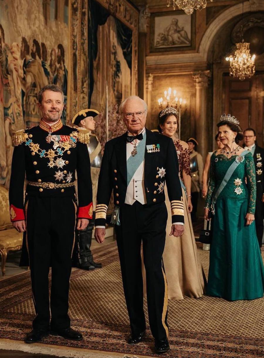 Король и королева Дании совершили свой первый зарубежный визит