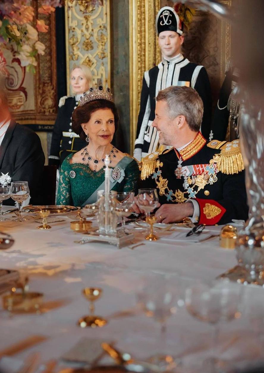 Король и королева Дании совершили свой первый зарубежный визит