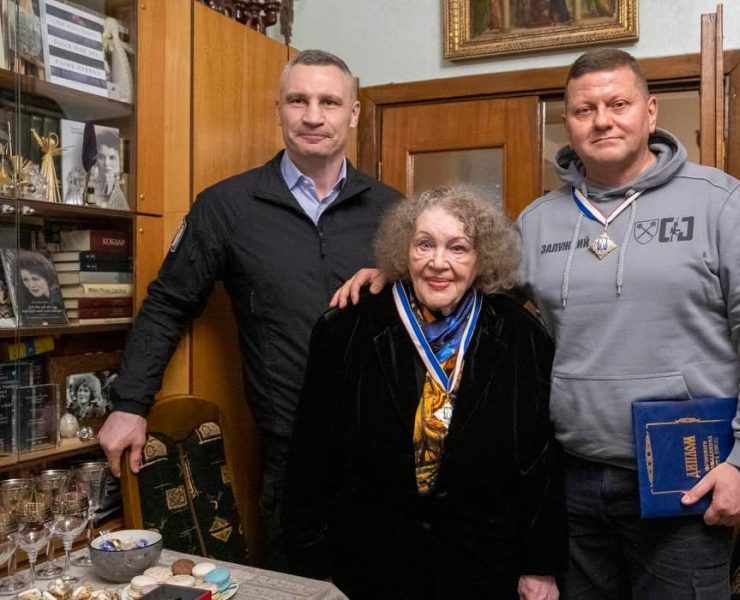 Ліні Костенко і Валерію Залужному надали звання «Почесного громадянина Києва»