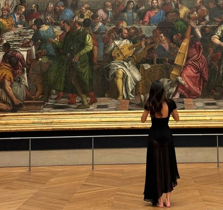 Ночь в музее: Кендалл Дженнер посетила персональную экскурсию в Лувре