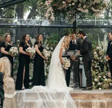 Барбекю в Техасі: зірки серіалу «Єллоустоун» влаштували весілля у стилі вестерн