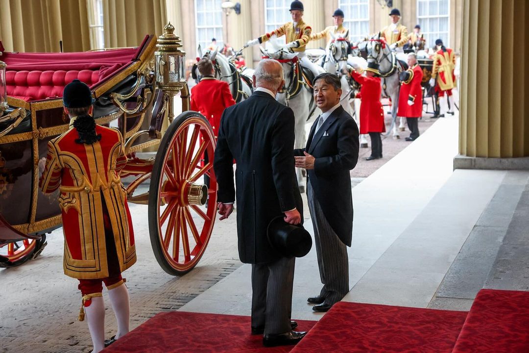 Імператор Японії прибув до Лондона: урочиста зустріч із королем і пишний бенкет у Букінгемі