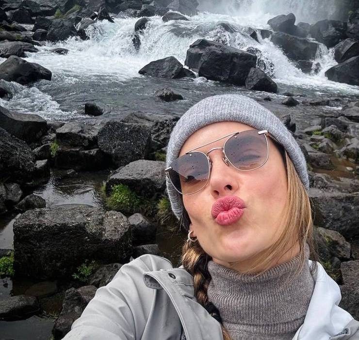 Подальше от жары: Алессандра Амброссио показала свои каникулы в Исландии