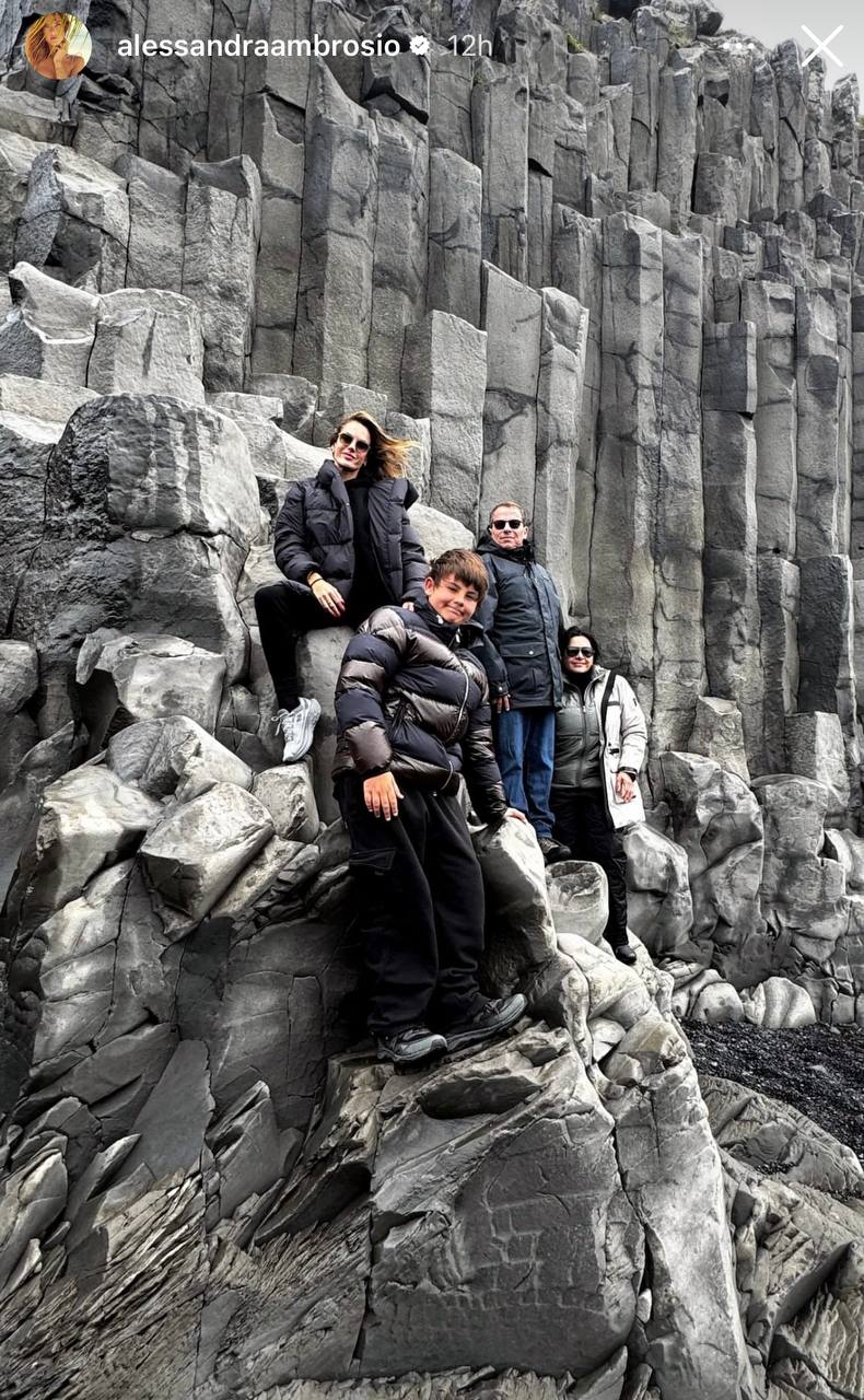 Подалі від спеки: Алессандра Амброссіо показала свої канікули в Ісландії