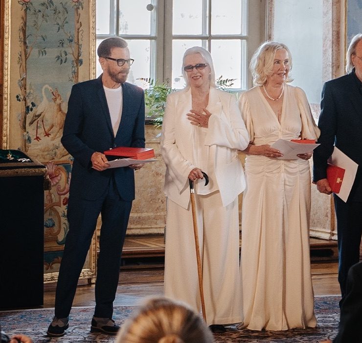 Группу АВВА наградили Королевским орденом Швеции