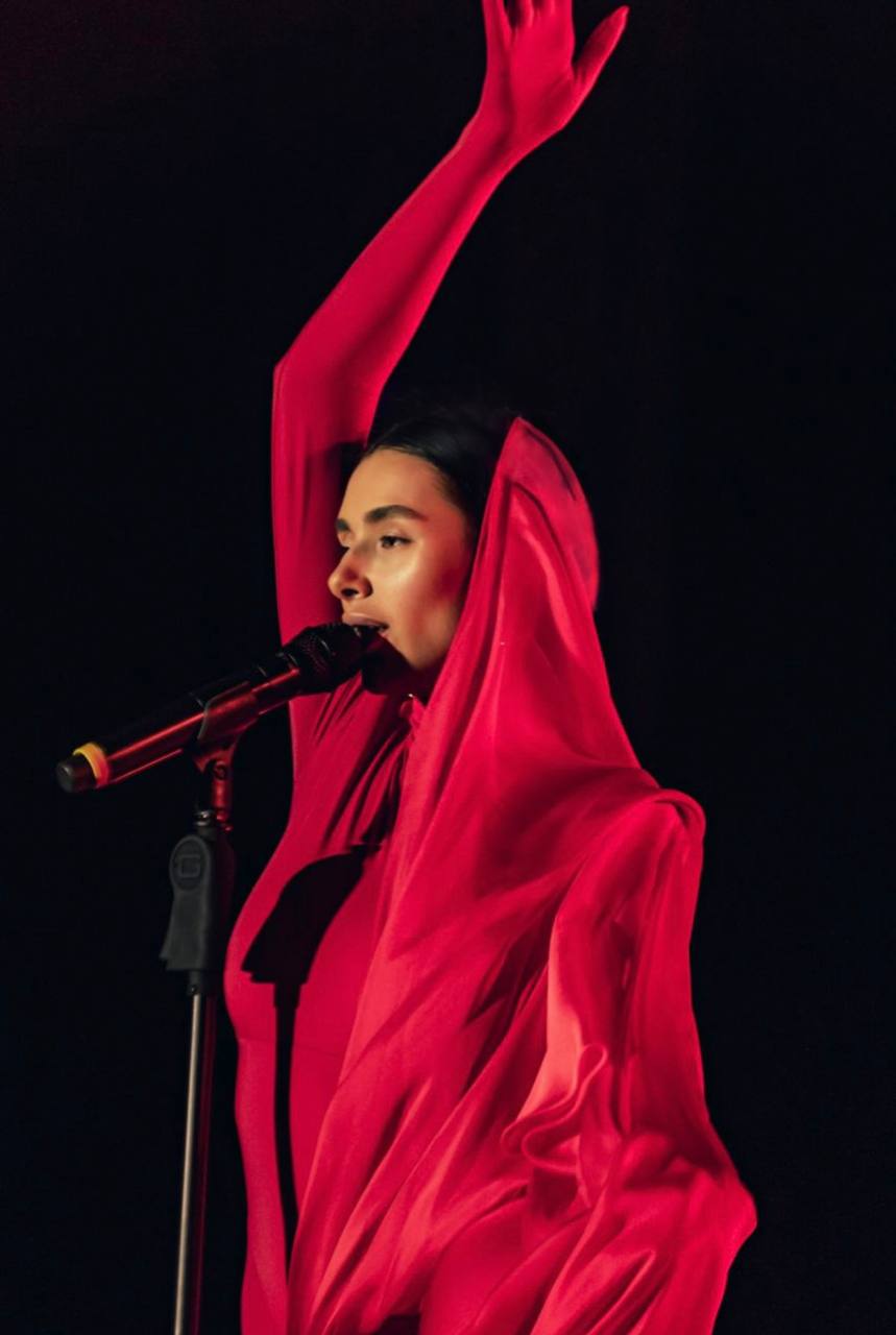 Співачка ETOLUBOV представила дует із зіркою арабської сцени