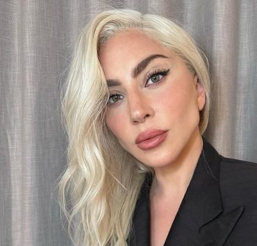 «Просто плачу»: Леді Гага спростувала чутки про вагітність