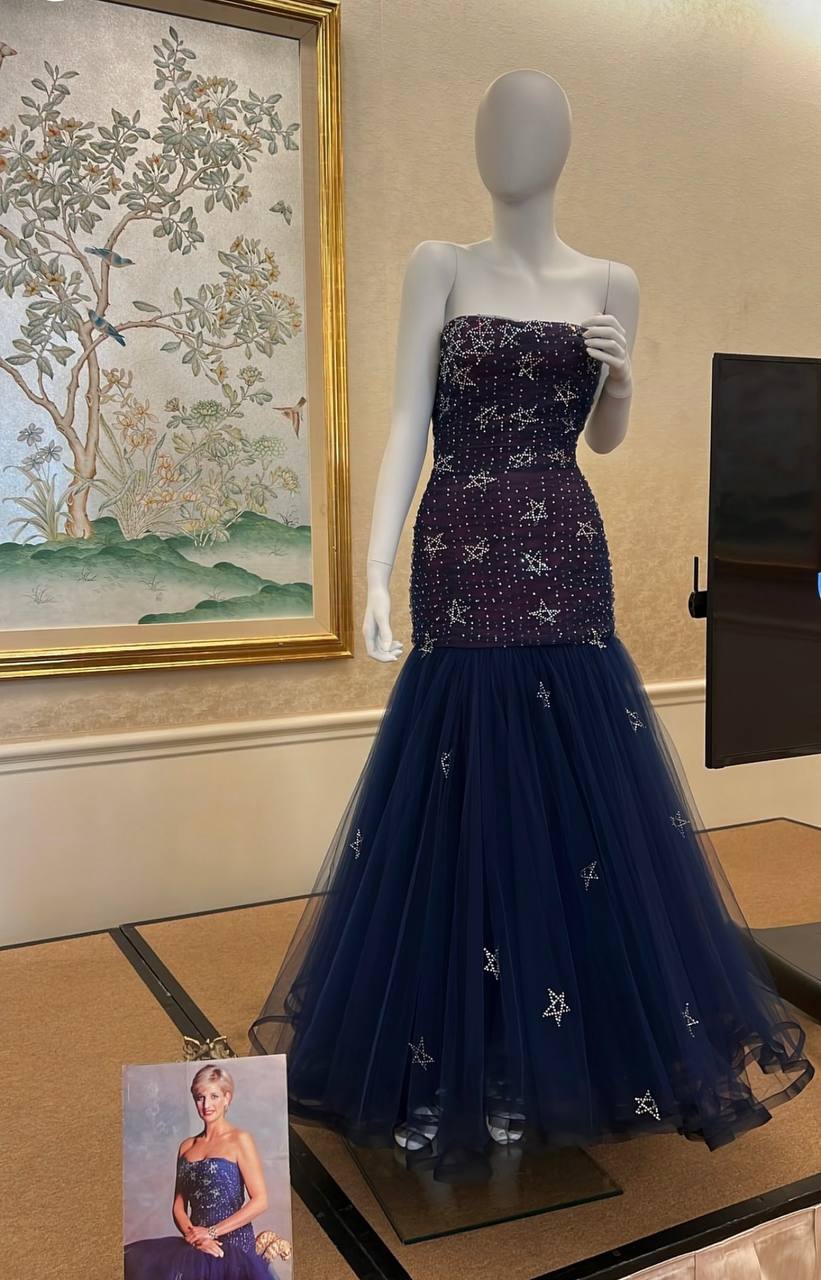 Платье за $780 тысяч: открылась выставка вещей принцессы Дианы