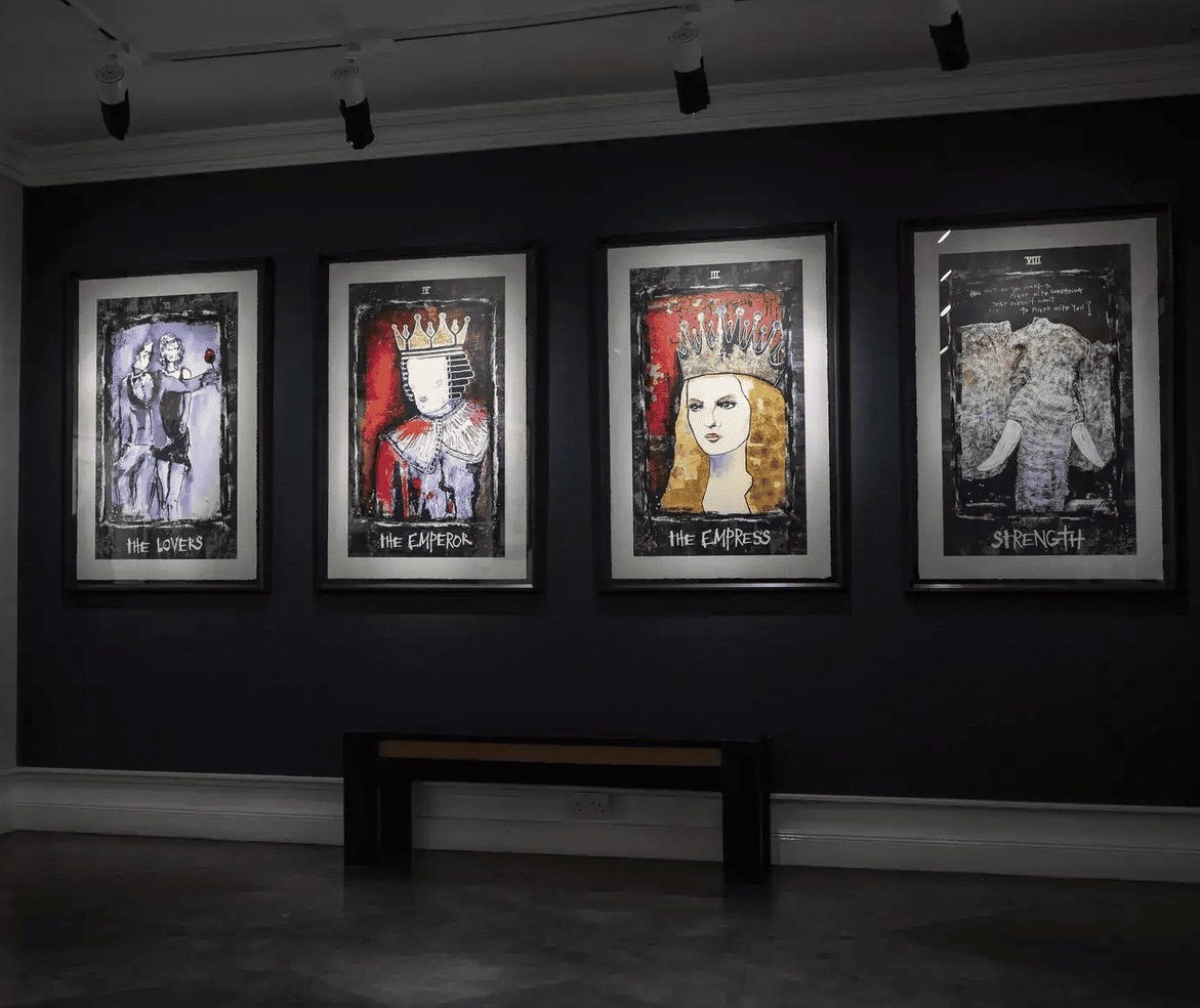 Джонні Депп присвятив виставку своїх картин Ванессі Параді