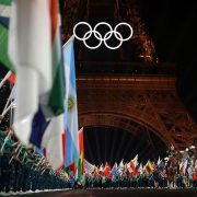 Носители: Гвен Стефани в клипе олимпийского гимна в топе Cultnaked