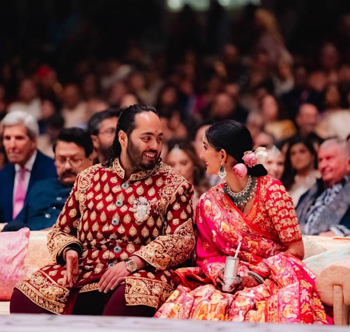 Понад 14 тисяч гостей та 6 мільйонів квітів: як минуло «весілля століття» у Мумбаї