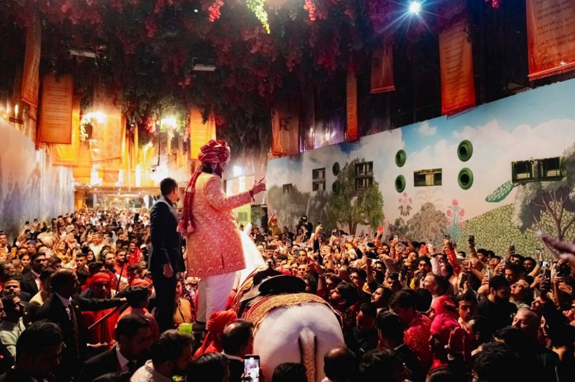 Более 14 тысяч гостей и 6 миллионов цветов: как прошла «свадьба века» в Мумбаи