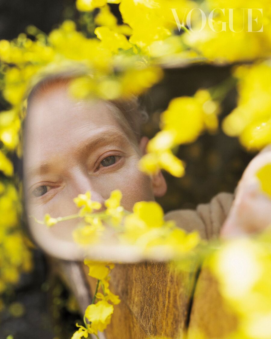 Загадкова Тільда Свінтон на обкладинці Vogue Taiwan