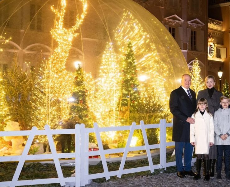 Князь і княгиня Монако з дітьми засвітили святкову ілюмінацію в місті